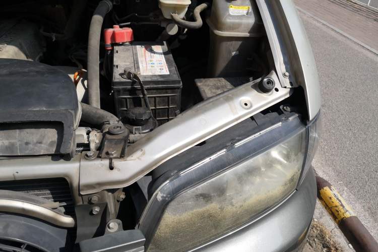 Used JAC Refine 2011 2.0L Shuttle Gasoline Standard Edition HFC4GA3 Engine Bay Left