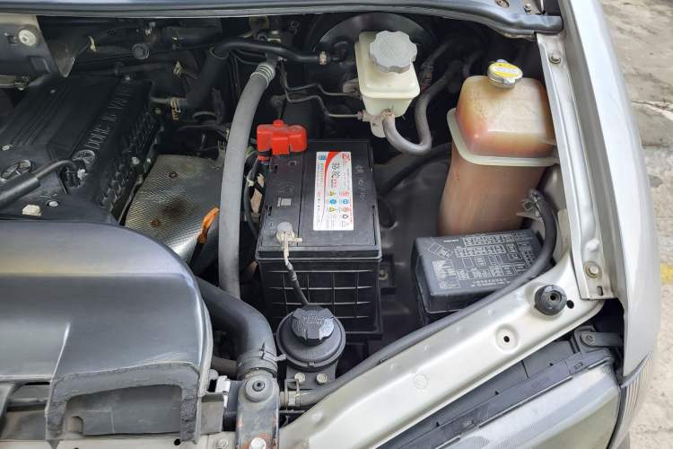 Used JAC Refine 2011 2.0L Shuttle Gasoline Standard Edition HFC4GA3 Engine Bay Left