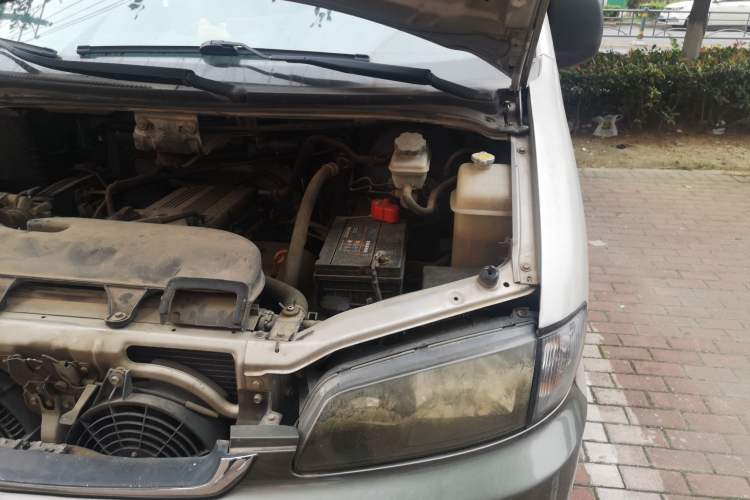 Used JAC Refine 2011 2.0L Shuttle Gasoline Comfort Edition HFC4GA3 Engine Bay Left