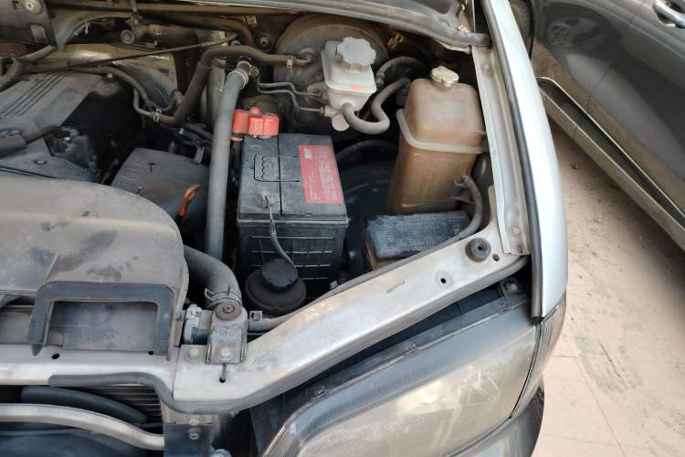 Used JAC Refine 2011 2.0L Shuttle Gasoline Standard Edition HFC4GA3 Engine Bay Left