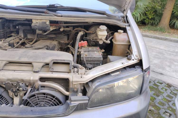 Used JAC Refine 2011 2.0L Shuttle Gasoline Comfort Edition HFC4GA3 Engine Bay Left