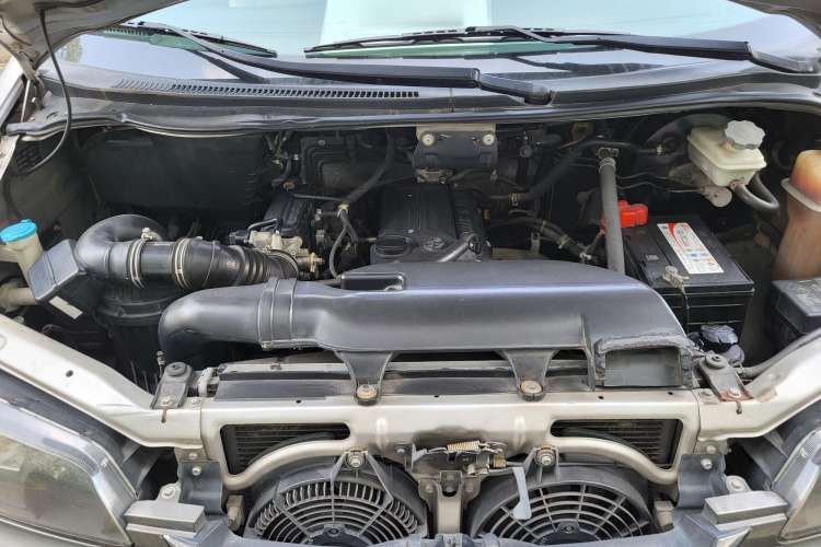 Used JAC Refine 2011 2.0L Shuttle Gasoline Standard Edition HFC4GA3 Engine Bay