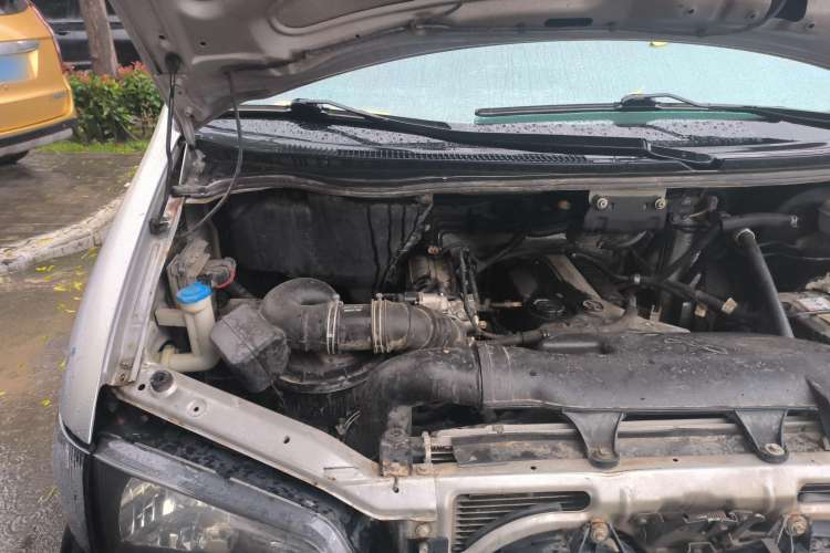 Used JAC Refine 2011 2.0L Shuttle Gasoline Comfort Edition HFC4GA3 Engine Bay Right