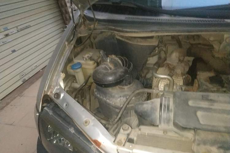 Used JAC Refine 2011 2.8T Shuttle Diesel Standard Version HFC4DA1-2B1 Engine Bay Right