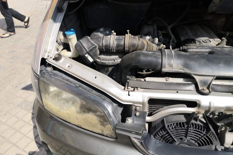 Used JAC Refine 2011 2.0L Shuttle Gasoline Standard Edition HFC4GA3 Engine Bay Right