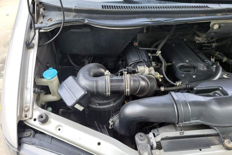Used JAC Refine 2011 2.0L Shuttle Gasoline Standard Edition HFC4GA3 Engine Bay Right