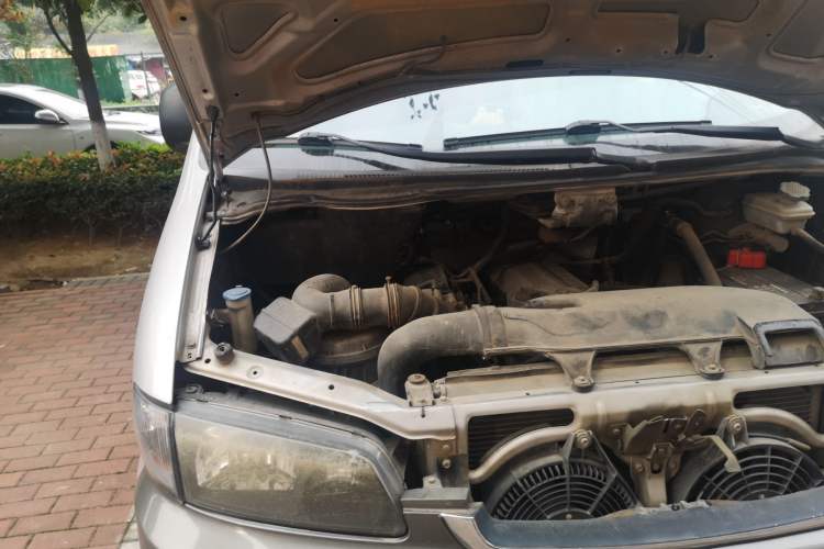 Used JAC Refine 2011 2.0L Shuttle Gasoline Comfort Edition HFC4GA3 Engine Bay Right