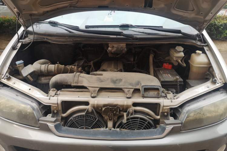 Used JAC Refine 2011 2.0L Shuttle Gasoline Comfort Edition HFC4GA3 Engine Bay