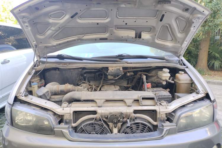 Used JAC Refine 2011 2.0L Shuttle Gasoline Comfort Edition HFC4GA3 Engine Bay