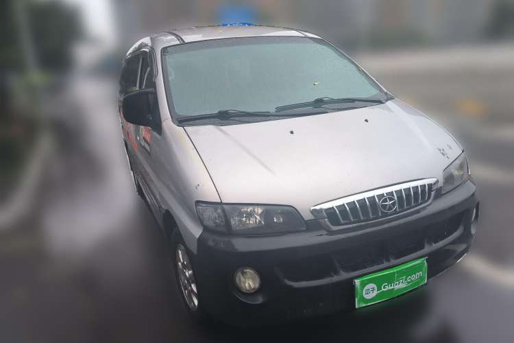 Used JAC Refine 2011 2.0L Shuttle Gasoline Comfort Edition HFC4GA3 Front Right 45 Deg