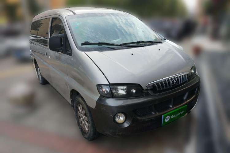 Used JAC Refine 2011 2.0L Shuttle Gasoline Standard Edition HFC4GA3 Front Right 45 Deg