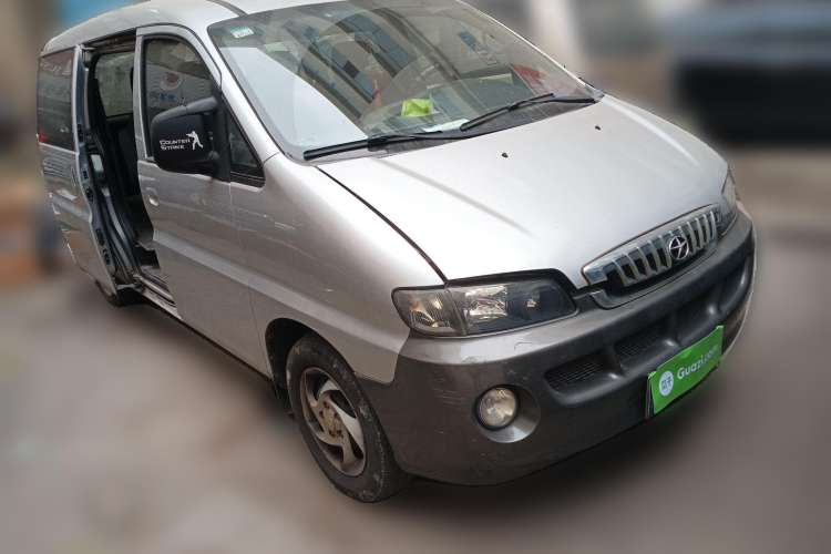 Used JAC Refine 2011 2.0L Shuttle Gasoline Comfort Edition HFC4GA3 Front Right 45 Deg