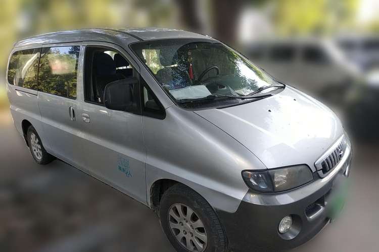 Used JAC Refine 2011 2.0L Shuttle Gasoline Comfort Edition HFC4GA3 Front Right 45 Deg