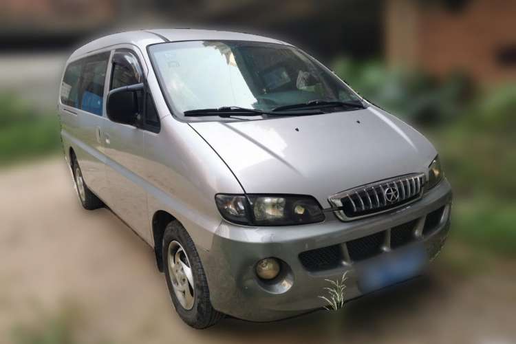 Used JAC Refine 2011 2.0L Shuttle Gasoline Comfort Edition HFC4GA3 Front Right 45 Deg