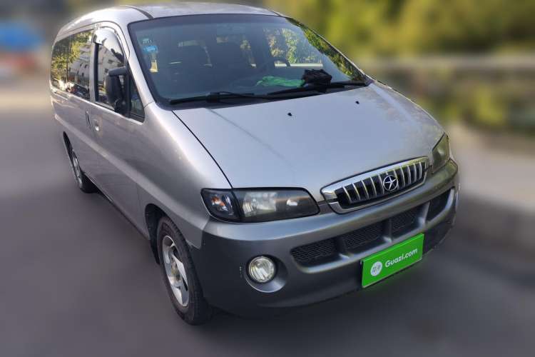 Used JAC Refine 2011 2.0L Shuttle Gasoline Comfort Edition HFC4GA3 Front Right 45 Deg