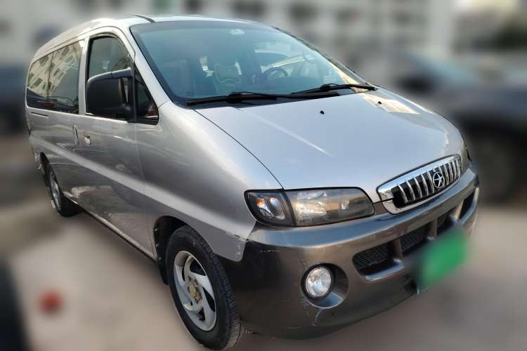 Used JAC Refine 2011 2.0L Shuttle Gasoline Standard Edition HFC4GA3 Front Right 45 Deg