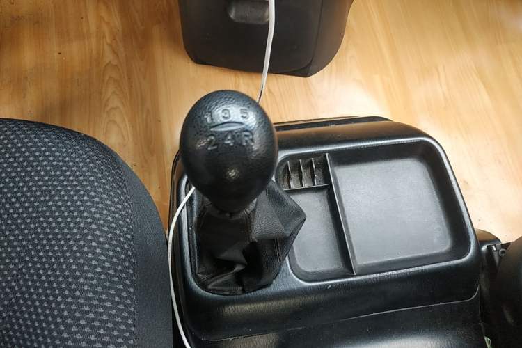 Used JAC Refine 2011 2.0L Shuttle Gasoline Comfort Edition HFC4GA3 Gear Lever