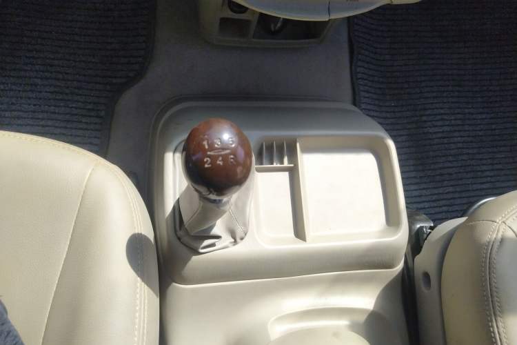 Used JAC Refine 2011 2.4L Colorful Journey Gasoline Standard Edition HFC4GA1-C Gear Lever