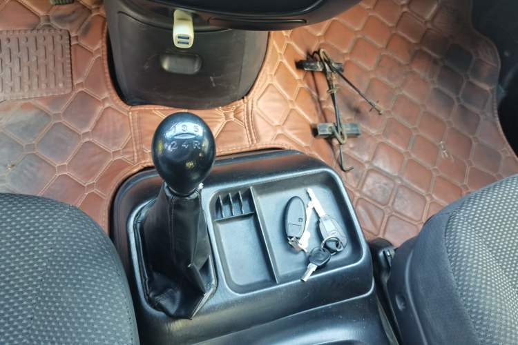 Used JAC Refine 2011 2.0L Shuttle Gasoline Comfort Edition HFC4GA3 Gear Lever
