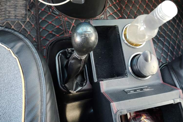 Used JAC Refine 2011 2.0L Shuttle Gasoline Standard Edition HFC4GA3 Gear Lever