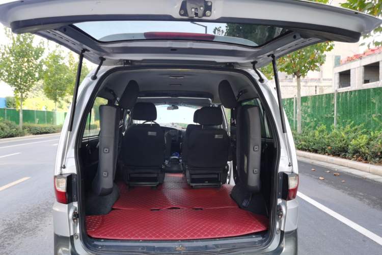 Used JAC Refine 2011 2.0L Shuttle Gasoline Standard Edition HFC4GA3 Interior 4