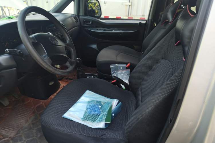 Used JAC Refine 2011 2.0L Shuttle Gasoline Comfort Edition HFC4GA3 Left Front Seat