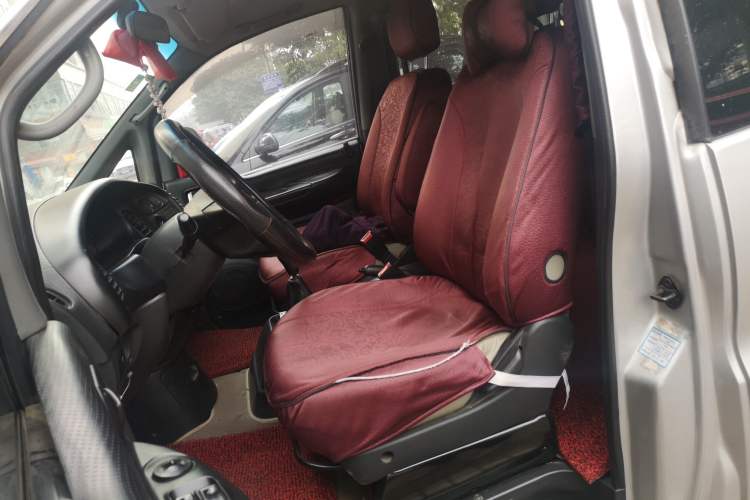Used JAC Refine 2011 2.0L Shuttle Gasoline Comfort Edition HFC4GA3 Left Front Seat