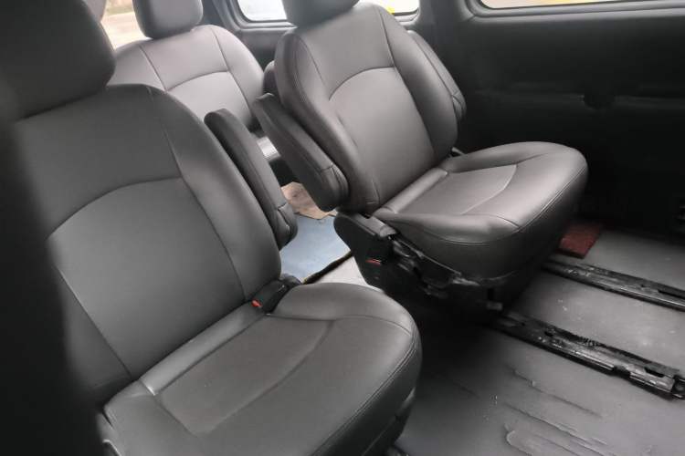Used JAC Refine 2011 2.0L Shuttle Gasoline Comfort Edition HFC4GA3 Left Rear Seat