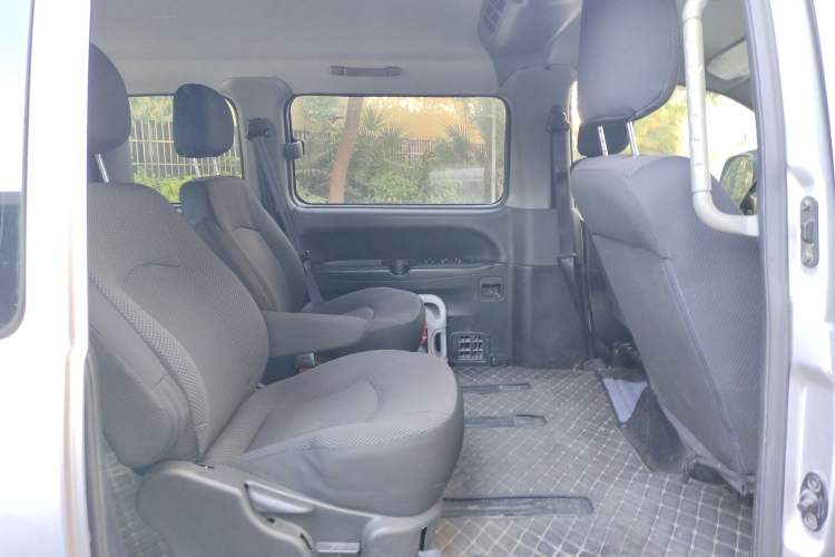 Used JAC Refine 2011 2.0L Shuttle Gasoline Comfort Edition HFC4GA3 Left Rear Seat