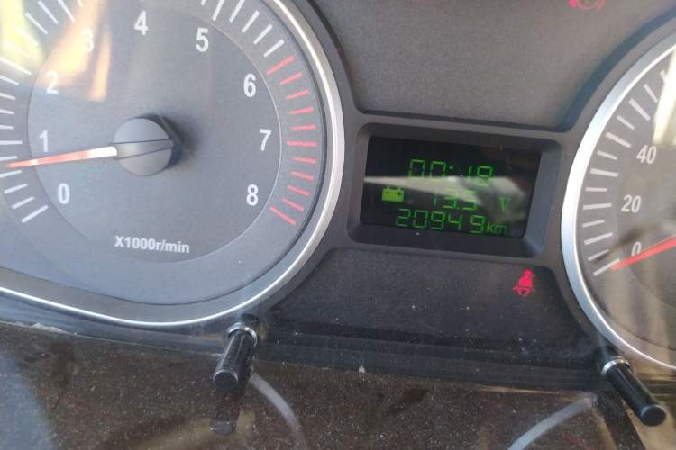 Used JAC Refine 2011 2.4L Colorful Journey Gasoline Standard Edition HFC4GA1-C Odometer Close Up