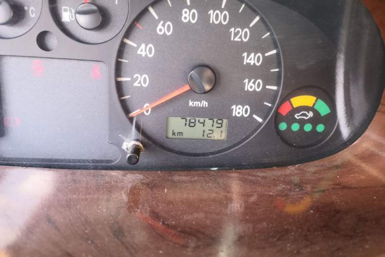 Used JAC Refine 2011 2.0L Shuttle Gasoline Standard Edition HFC4GA3 Odometer Close Up