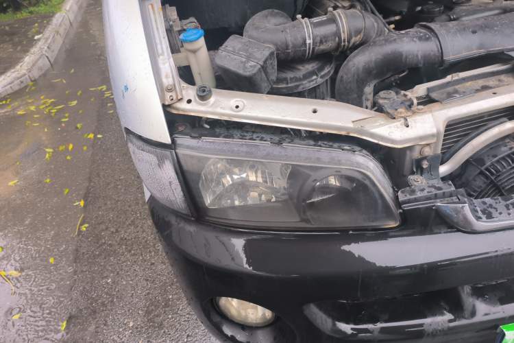 Used JAC Refine 2011 2.0L Shuttle Gasoline Comfort Edition HFC4GA3 Right Front Headlight