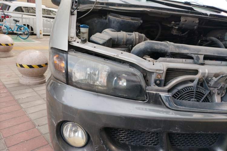 Used JAC Refine 2011 2.0L Shuttle Gasoline Standard Edition HFC4GA3 Right Front Headlight