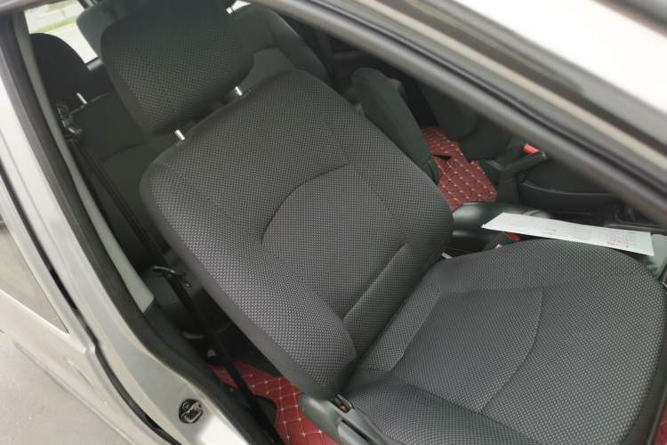 Used JAC Refine 2011 2.0L Shuttle Gasoline Comfort Edition HFC4GA3 Right Front Seat