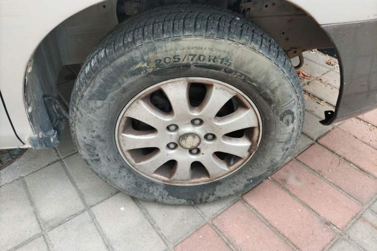 Used JAC Refine 2011 2.0L Shuttle Gasoline Standard Edition HFC4GA3 Right Front Wheel Hub