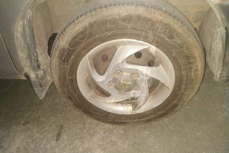 Used JAC Refine 2011 2.8T Shuttle Diesel Standard Version HFC4DA1-2B1 Right Front Wheel Hub