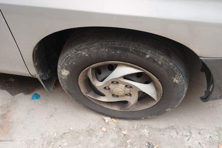 Used JAC Refine 2011 2.0L Shuttle Gasoline Comfort Edition HFC4GA3 Right Front Wheel Hub