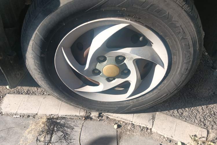 Used JAC Refine 2011 2.4L Government Procurement Version Manual Luxury Trim Right Front Wheel Hub