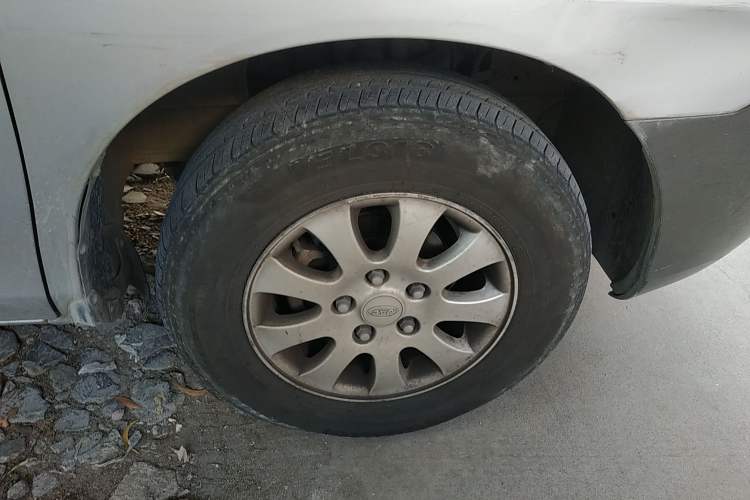 Used JAC Refine 2011 2.0L Shuttle Gasoline Comfort Edition HFC4GA3 Right Front Wheel Hub