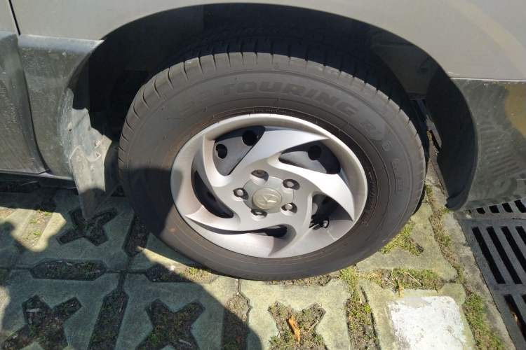 Used JAC Refine 2011 2.4L Colorful Journey Gasoline Standard Edition HFC4GA1-C Right Front Wheel Hub