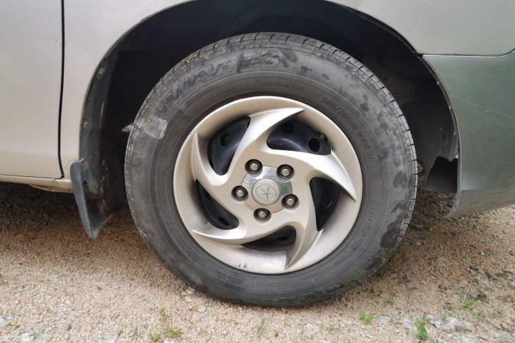 Used JAC Refine 2011 2.0L Shuttle Gasoline Comfort Edition HFC4GA3 Right Front Wheel Hub