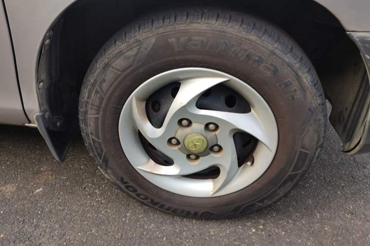 Used JAC Refine 2011 2.0L Shuttle Gasoline Comfort Edition HFC4GA3 Right Front Wheel Hub