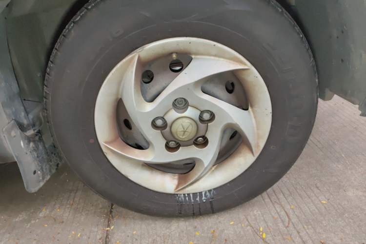 Used JAC Refine 2011 2.4L Government Procurement Version Manual Luxury Trim Right Front Wheel Hub