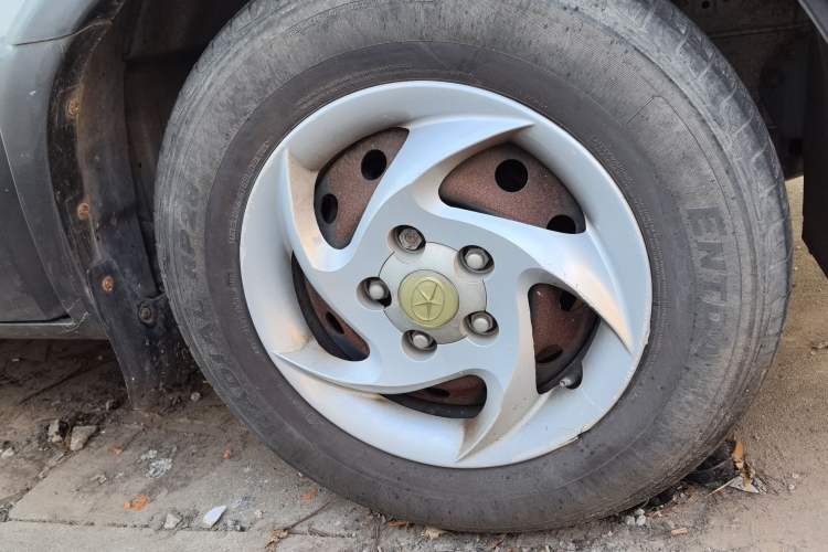 Used JAC Refine 2011 2.0L Government Procurement Version Manual Luxury Trim Right Front Wheel Hub