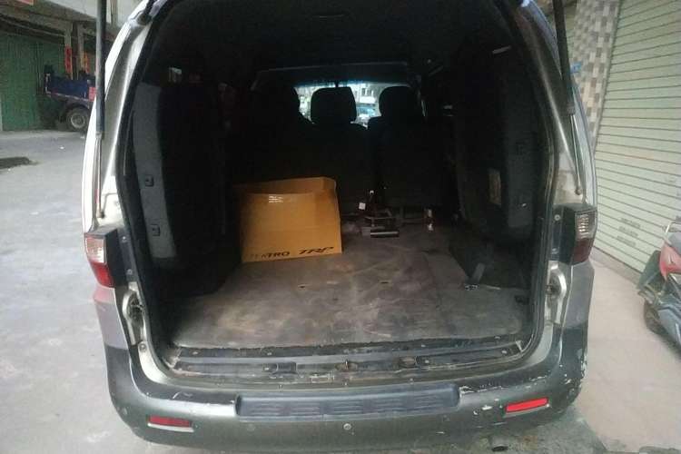 Used JAC Refine 2011 2.8T Shuttle Diesel Standard Version HFC4DA1-2B1 Trunk