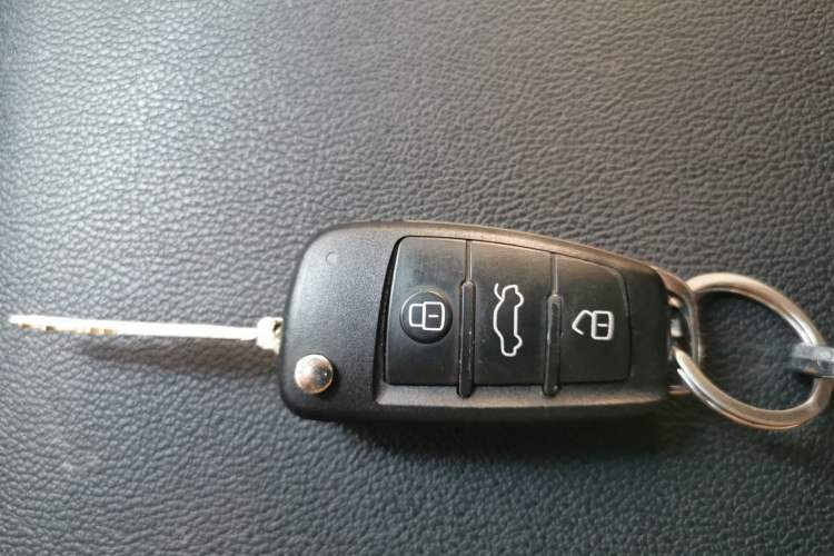 Used JAC Refine 2011 2.0L Shuttle Gasoline Comfort Edition HFC4GA3 Vehicle Key