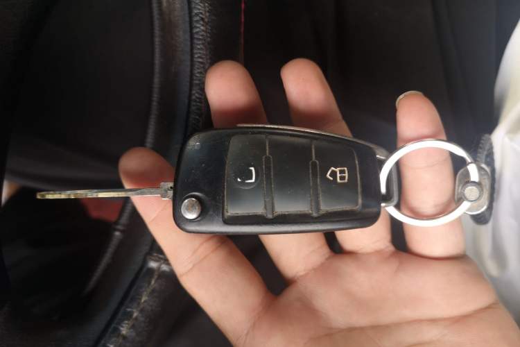 Used JAC Refine 2011 2.0L Shuttle Gasoline Comfort Edition HFC4GA3 Vehicle Key