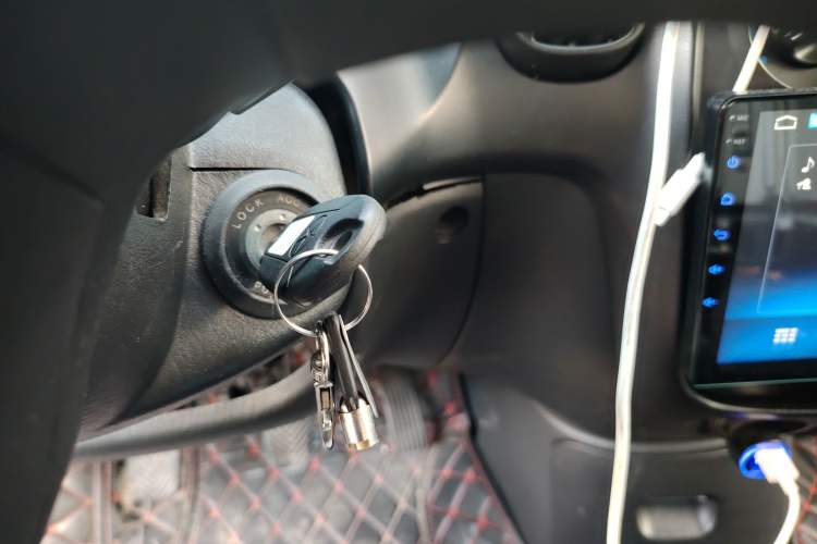 Used JAC Refine 2011 2.0L Shuttle Gasoline Standard Edition HFC4GA3 Vehicle Key