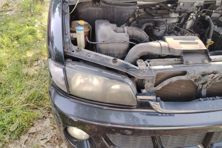 Used JAC Refine 2012 1.9T Shuttle Diesel Comfort Version HFC4DB1-2C Engine Bay Right