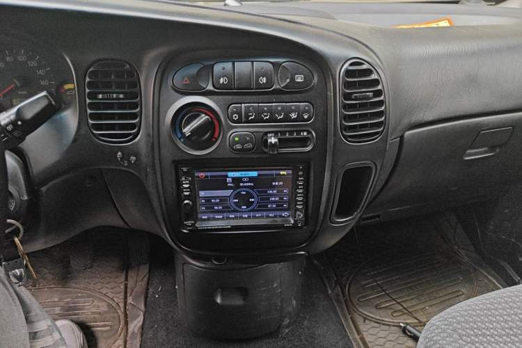 Used JAC Refine 2012 1.9T Shuttle Diesel Comfort Version HFC4DB1-2C Audio And AC Panel
